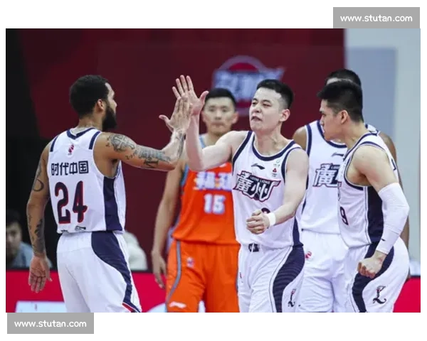 魔术鏖战森林狼强强对话引爆赛场攻防博弈悬念拉满季后赛前景之战