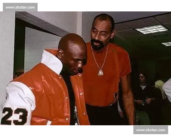 飞人对决跨时代对话乔丹与卡特的空中传奇较量书写篮球史的影响